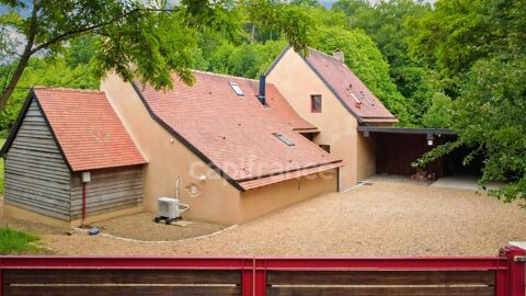   Au coeur d'un �crin de verdure, � 25 minutes du Mans, ce bien rare offre calme, beaux volumes et prestations r�centes dans un ca Maison - 6 pi�ce(s) - 139 m�