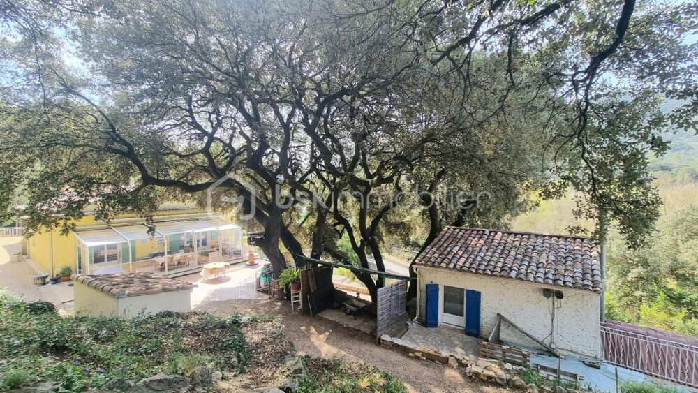 SIGNES - PROPRIETE DOUBLE HABITATION - PARCELLE DE 2 HECTARES - PISCINE - GARAGES