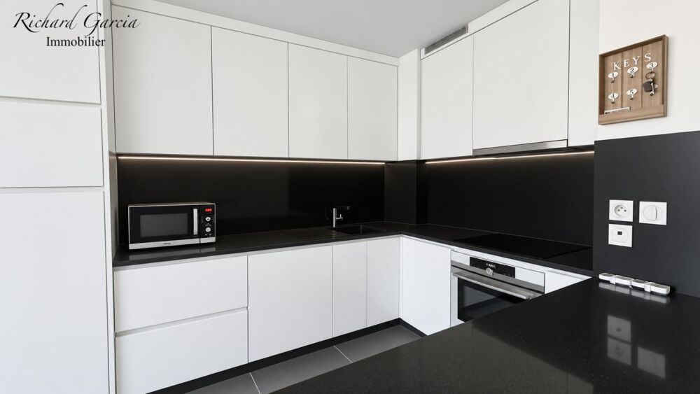Appartement La Seyne Sur Mer 2 pièces 51 m2 - Deux places de parking en. sous -sol