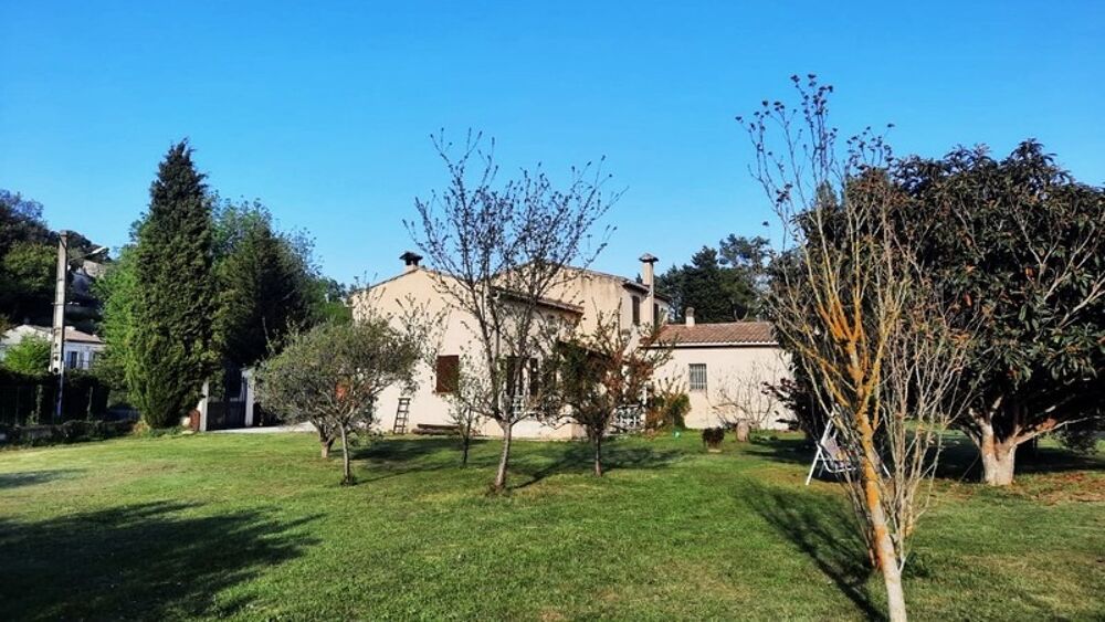 Maison à 6 pièces LAURIS (84) terrain 3136 m²