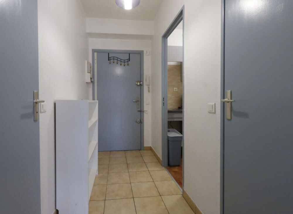 Location Appartement Dpt Bouches du Rhône (13), à louer MARSEILLE 8EME ARRONDISSEMENT STUDIO meublé avec balcon et place de parking Marseille 8