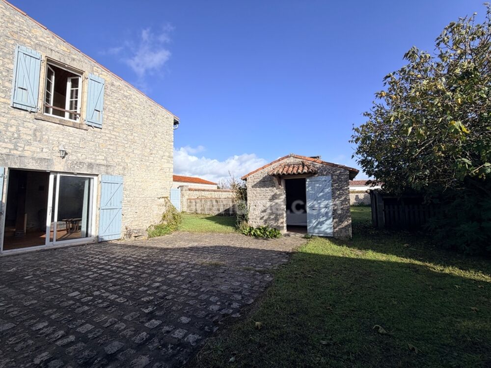 Vente Maison Maison en pierres de 4 chambres dont une en dépendance, proche du centre de SAINTE MARIE DE RE 17740 Sainte marie de re