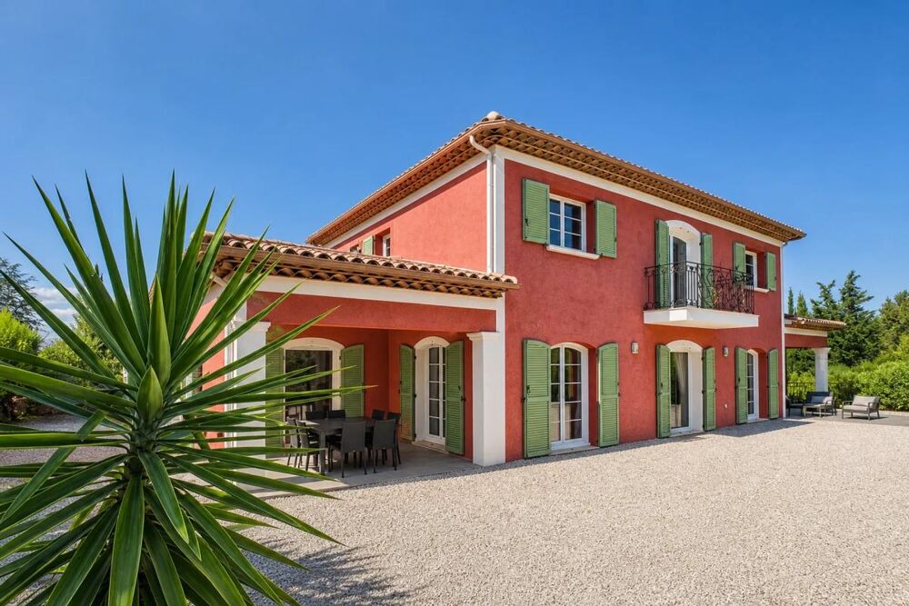 Villa familiale de 250 m² avec piscine, terrain plat
