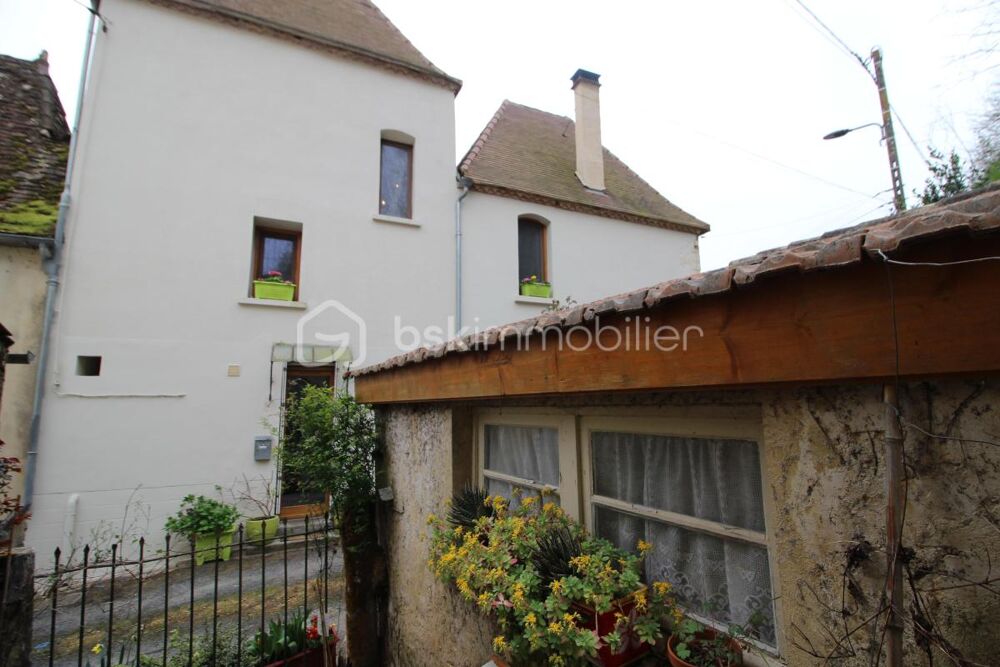 Maison de village avec extérieur