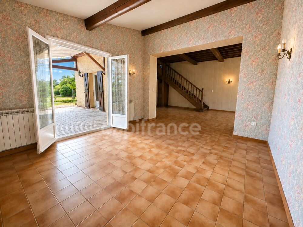 Vente Maison Maison à vendre à OUCHES 4 chambres 128m2 sur 2524m2 de terrain - dependance de 45m2 au sol Ouches