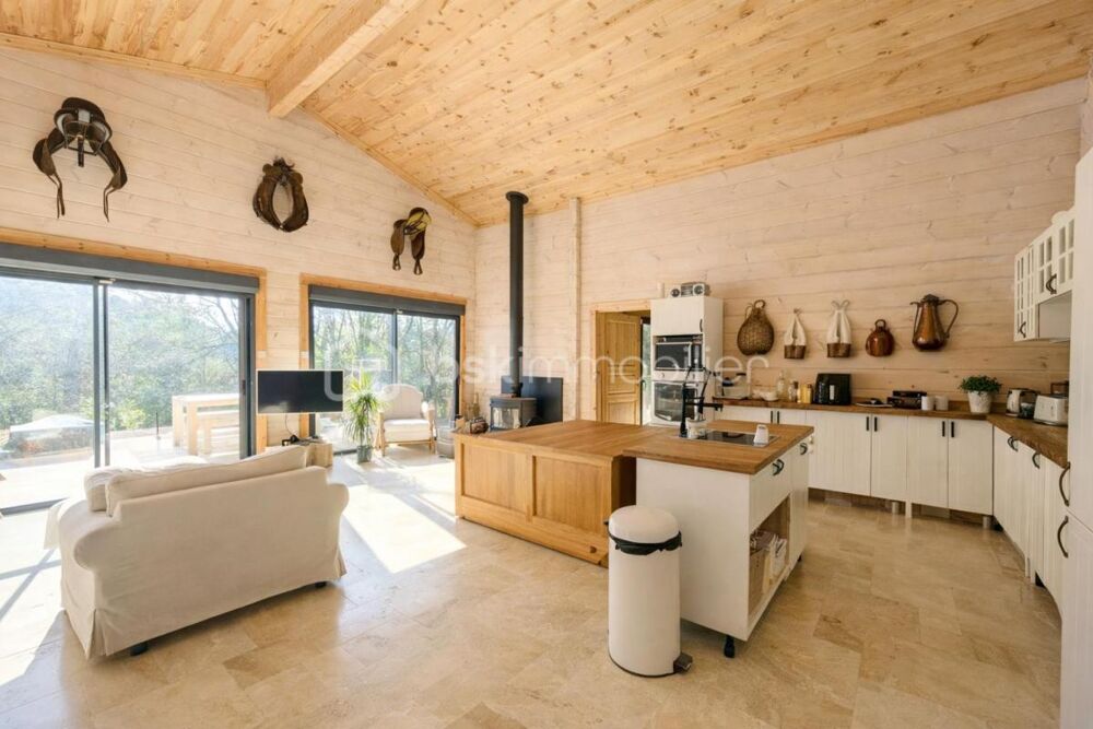 Maison récente de plain-pied  6 000 m² de terrain  Salernes