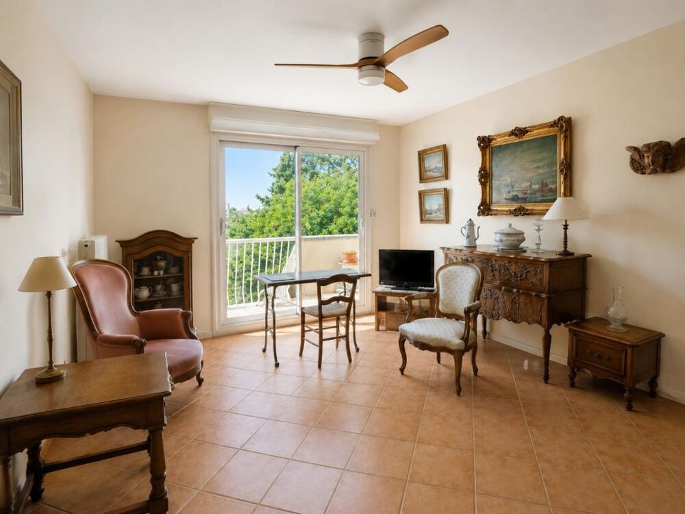 Appartement 3 pièces 63 m² - 2 Chambres - Cave - Parking - Parc - Piscine - Tennis - Tram Ligne 5 - Proximité Parc Montcalm