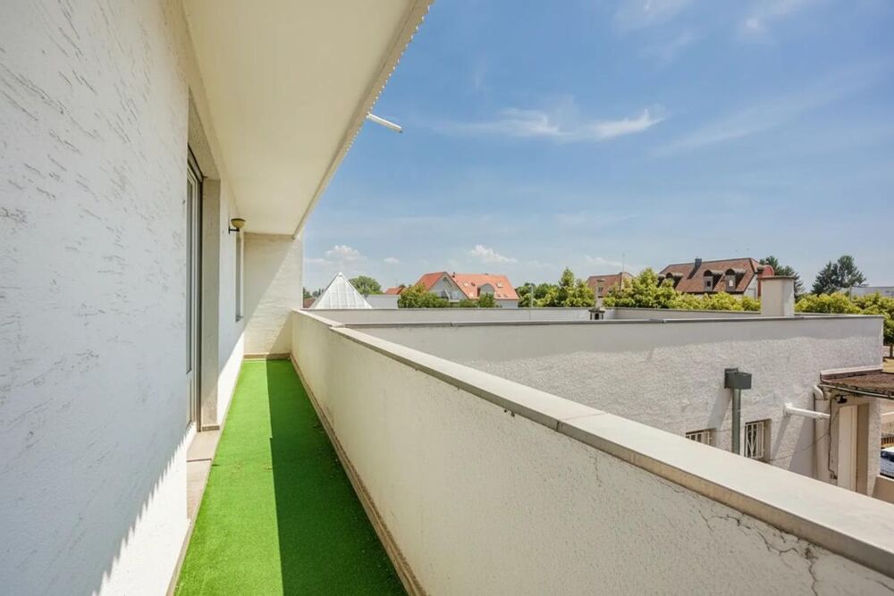 Appartement 5 pièces traversant avec balcon et loggia Strasboug