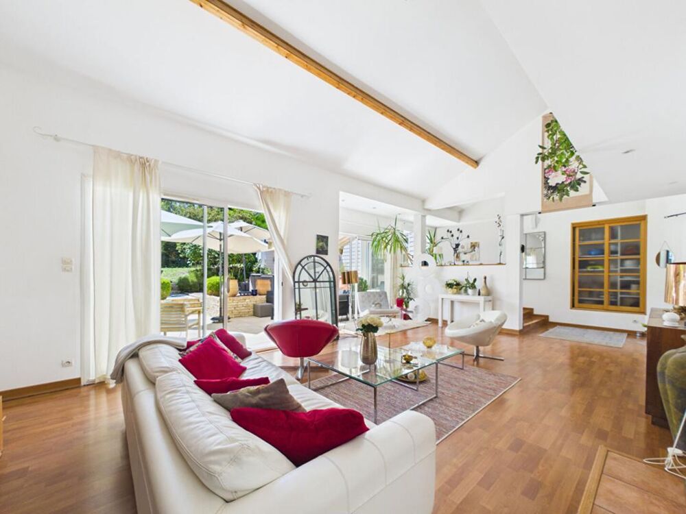 Vente Maison Maison à St Benoit de 245 m2 , 5 chambres, double sejour , jardin, piscine, garage Saint benoit