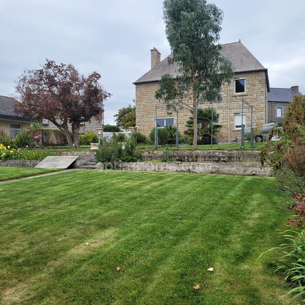 Maison en pierre à vendre en Bretagne centre de Meillac près de Combourg 7 pièces