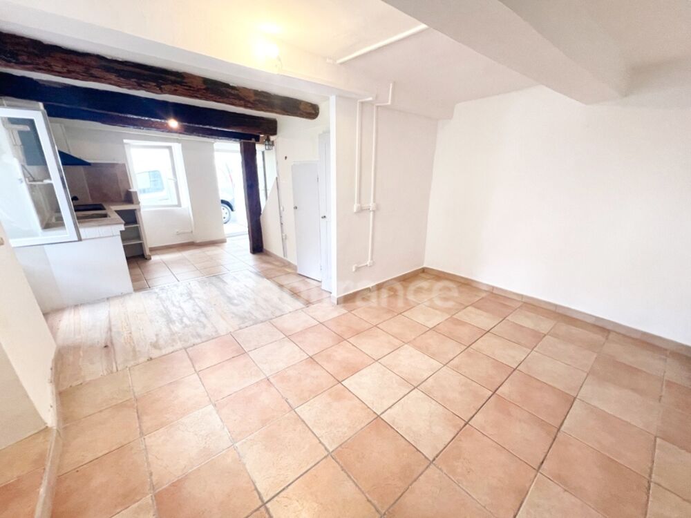 Maison de village lumineuse 2 chambres avec cave aménageable à Revest-du-Bion (04) proche Banon  Idéal investissement locatif