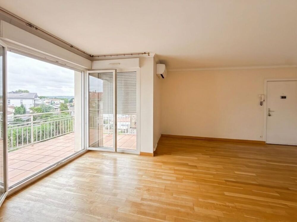 T4 lumineux avec balcon, parking et piscine
