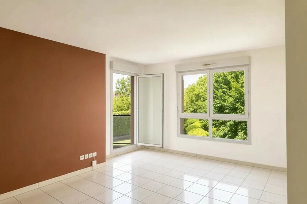 Lyon 8 - T3 , Balcon et Garage en Sus