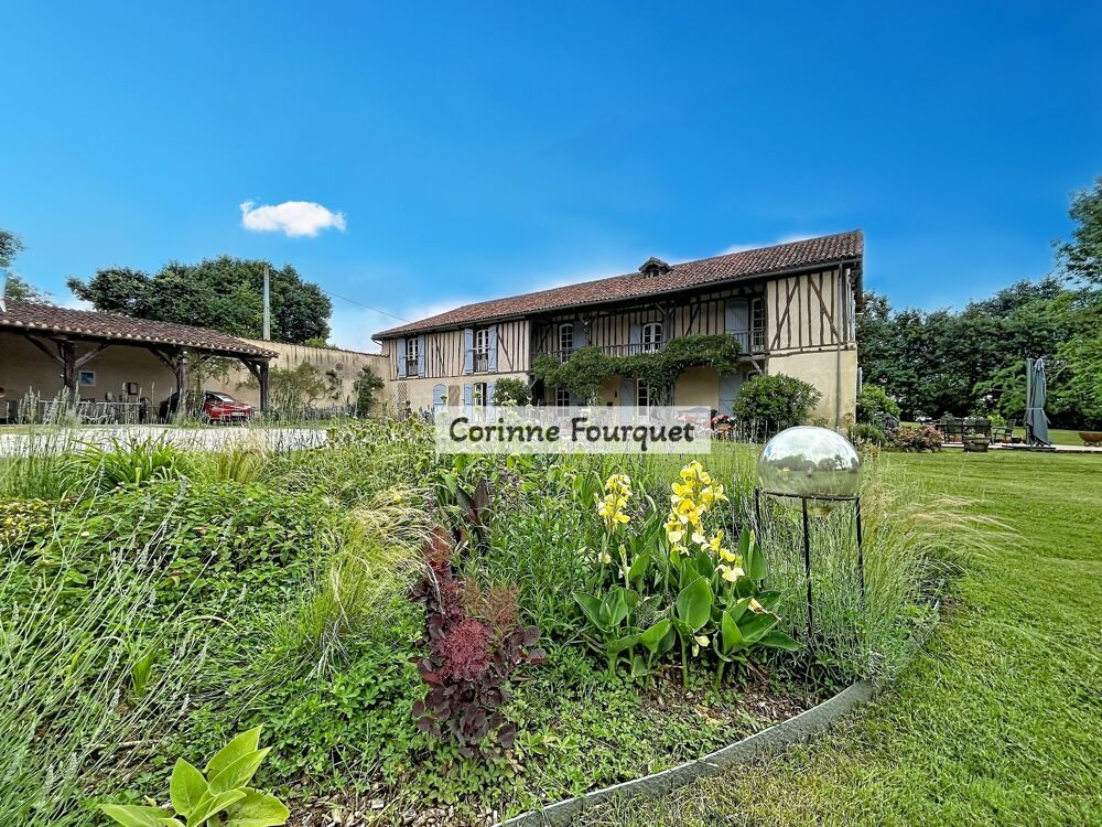 Demeure de caractère datant de 1650  7 000 m² de parc