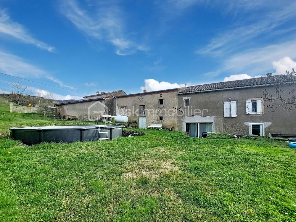 Grande maison de village avec hangar