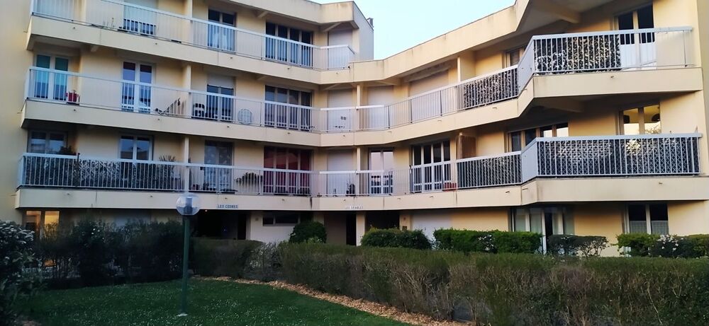 Location Appartement Appartement de 45m2 à louer sur Le Mesnil-Saint-Denis Le mesnil saint denis