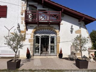  Maison  vendre 9 pices 280 m