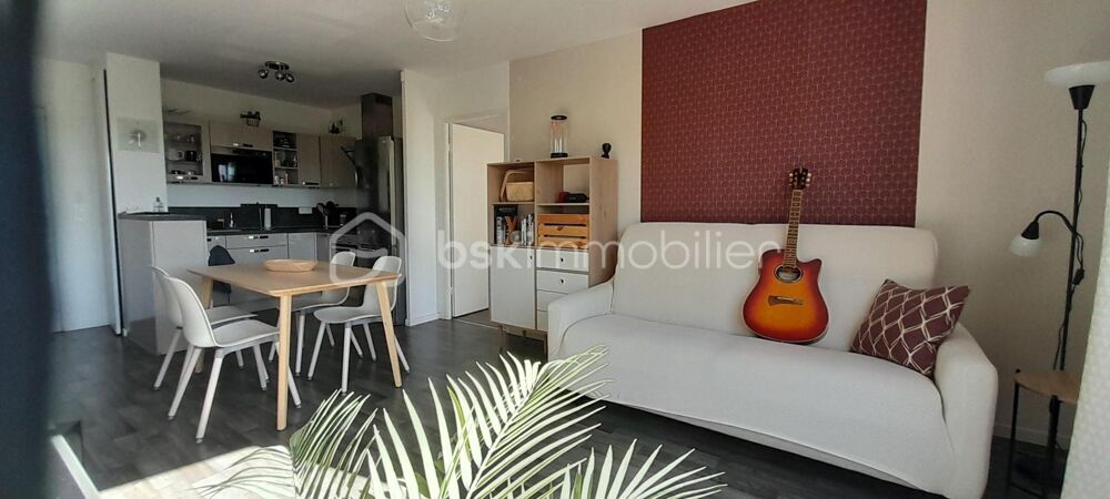 À découvrir sans tarder  Appartement 2 pièces impeccable avec loggia, dans résidence de 2016 !