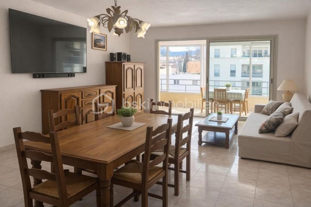 ? À VENDRE À SIX-FOURS-LES-PLAGES  INVESTISSEMENT LOCATIF - 4 PIÈCES RÉNOVÉ AVEC GARAGE DOUBLE  89 m²  CENTRE-VILLE