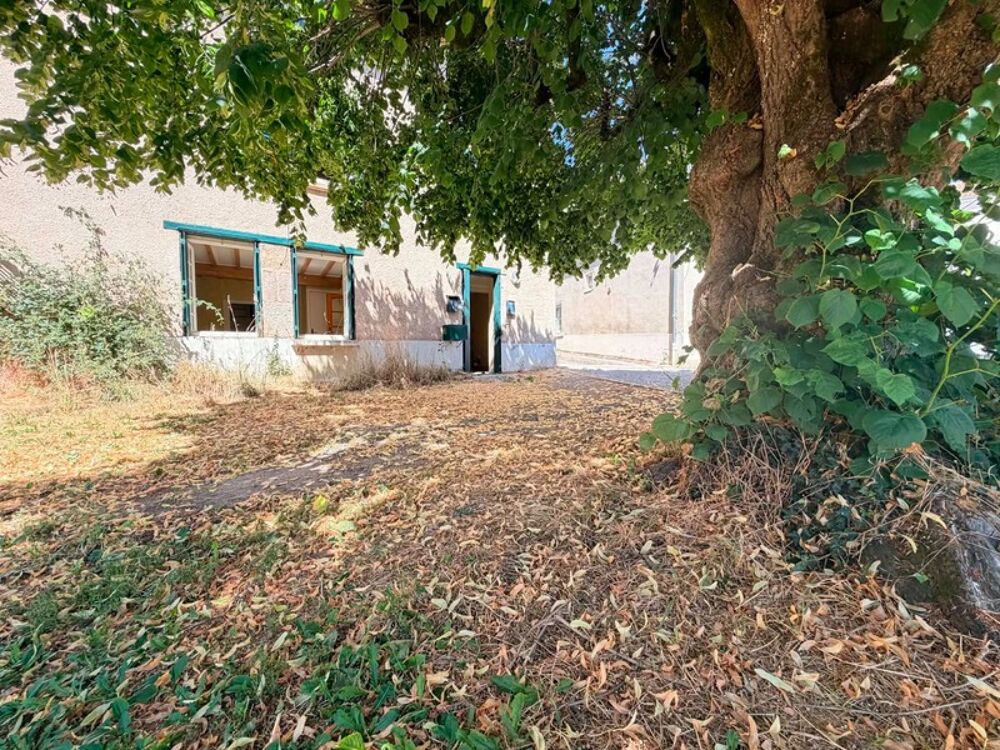 PROCHE CENTRE VILLE, MAISON A RENOVER 79 m², JARDIN, 2 CHAMBRES, COMBLES AMENAGEABLE, ASSAINISSEMENT COLLECTIF