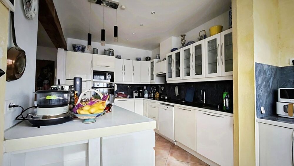 À Ouistreham Riva Bella  Villa familiale et élégante de 226 m² avec piscine intérieure, à 300 m de la plage