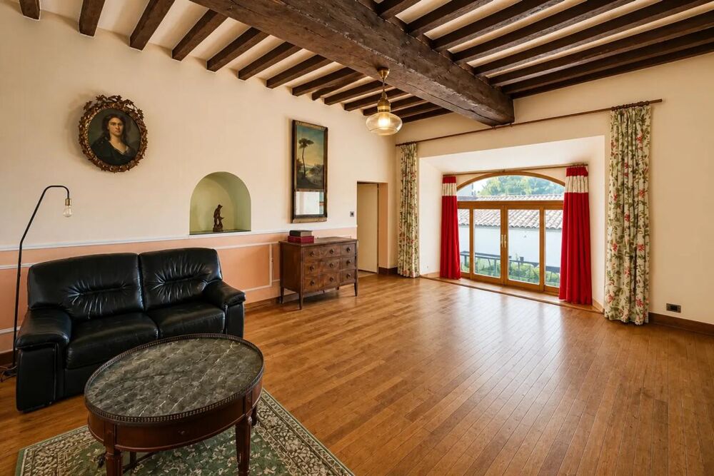 Vente Maison Maison de 10 pièces de 345.72 m² à Montravers Montravers