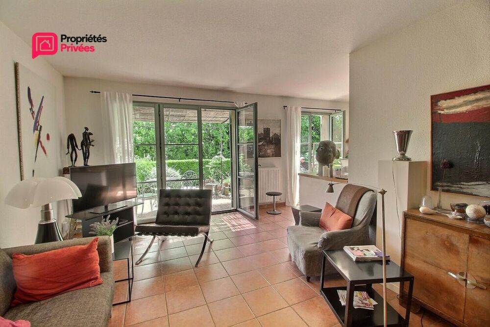 UZES 5 minutes a pieds de la place aux herbes , 105 m² 3 chambres garage place de parking et jardin de 50 m²