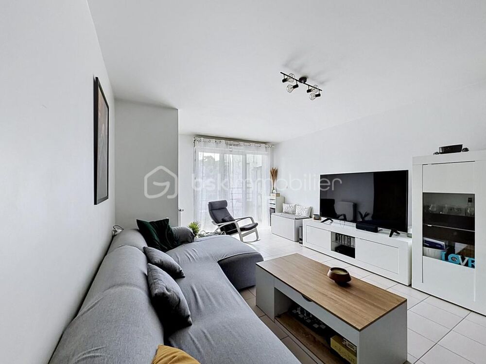 Exclusivité - Bel appartement 3 pièces avec balcon et parking  Lumineux et sans travaux