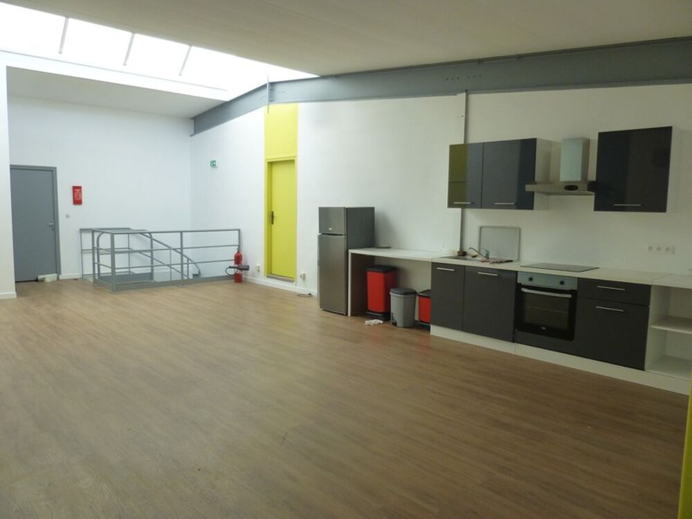   Bureaux à louer de 28 m2 dans une ZAC à Achères au prix de 350 € H.T. C.C. / mois Acheres