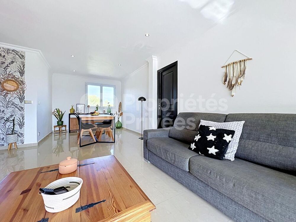 Vente Appartement T4 traversant plein Sud . Le Cannet . Entièrement rénové 2023 . Parking privatif couvert . Cave Le cannet