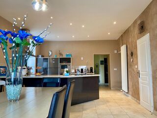  Maison  vendre 6 pices 240 m