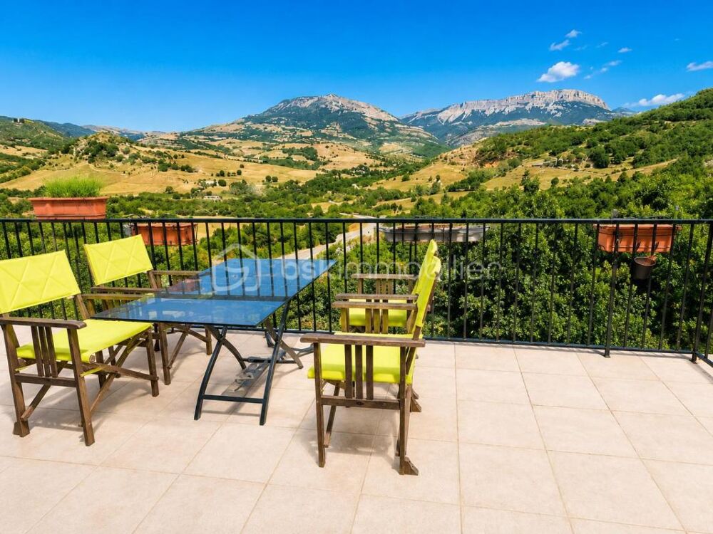 THOARD  Maison de village avec vue imprenable et fort potentiel locatif