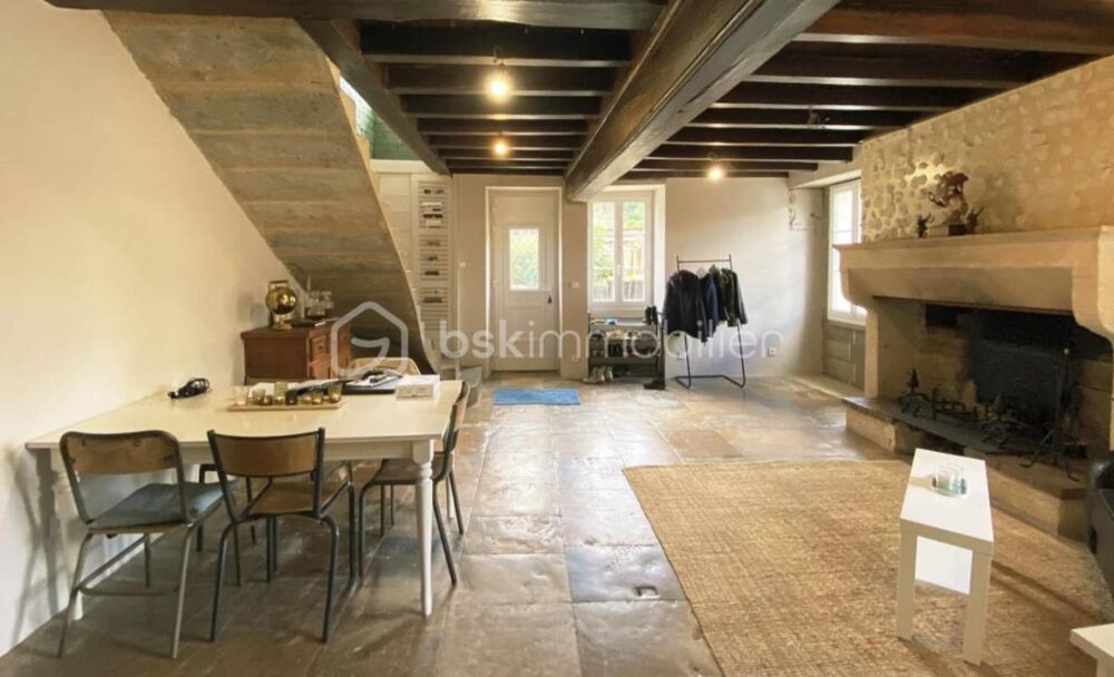 Ancien corps de ferme à 5 minutes dAvallon