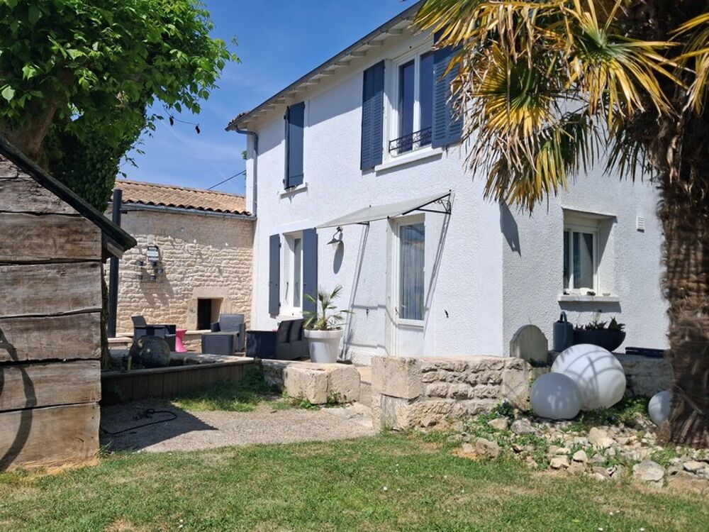 Vente Maison Coup de cœur assuré à Vouillé – Maison de charme d environ 150 m² avec grand terrain arboré Vouille