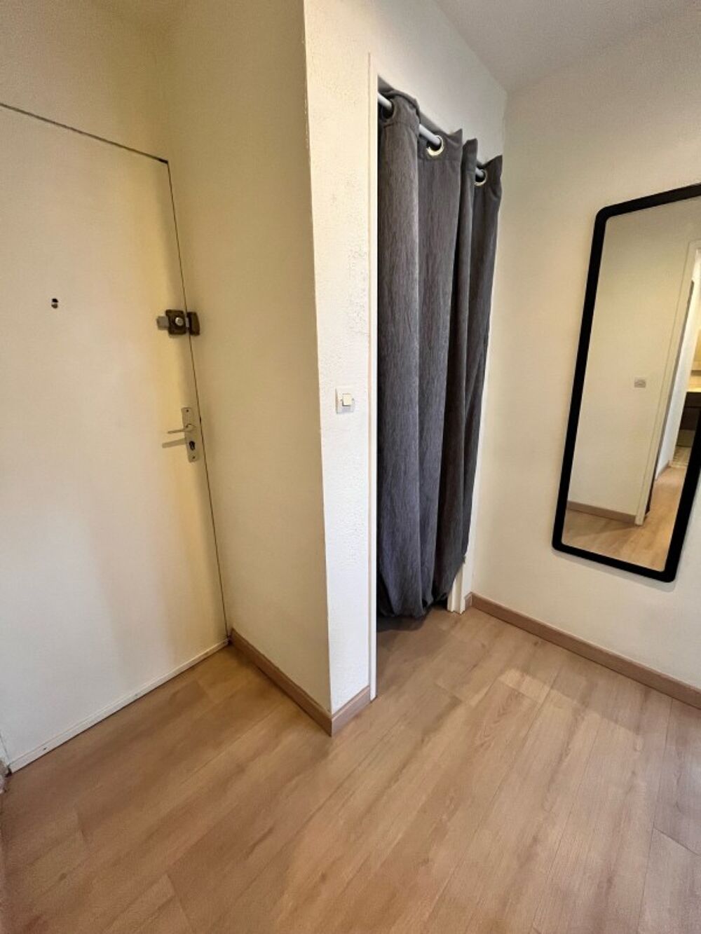 T3 MEUBLE avec cave à Lyon 9