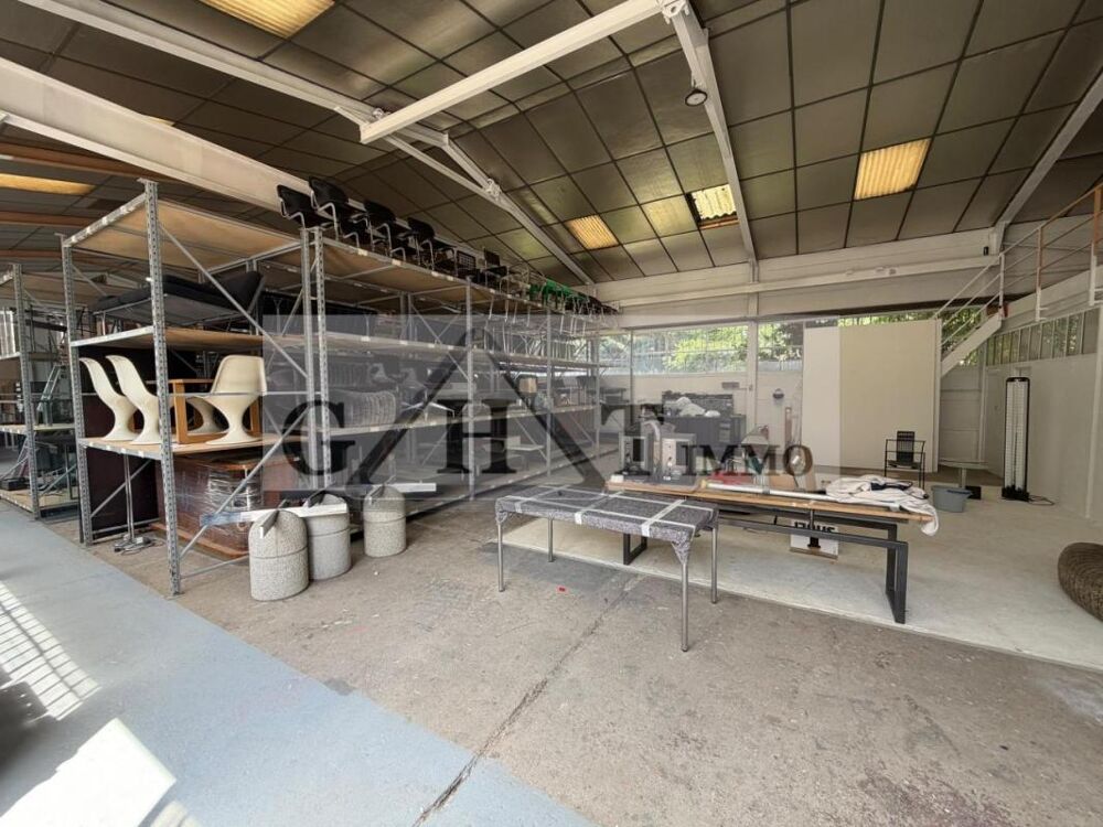   ENTREPÔT DE 350 M² À LOUER À NOISY-LE-SEC 