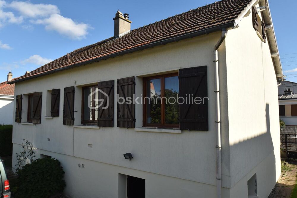 Maison de 5 pièces sur sous sol idéalement placée
