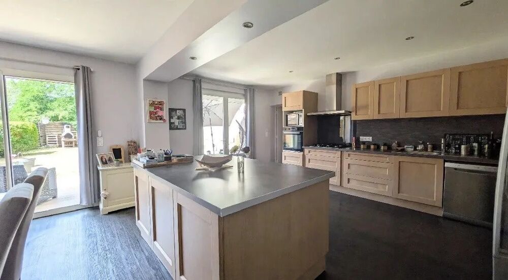 Vente Maison Maison en pierre à vendre avec garage Sablons
