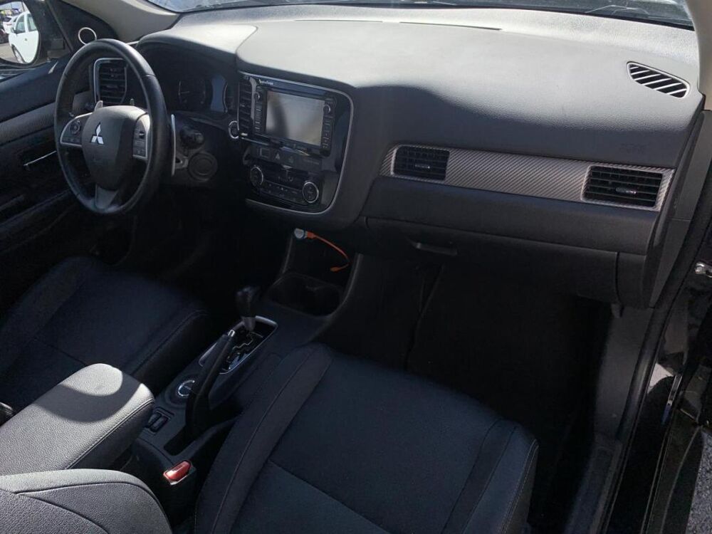 Outlander 2.2 DI-D 4WD 150 CH 7 places INSTYLE 1&egrave;re Main 2015 occasion 14650 Carpiquet