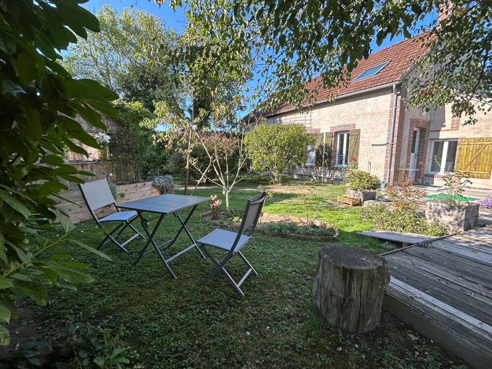 Propriété de charme sur 2 300 m² de terrain arboré sans vis-à-vis offrant calme espace et potentiel exceptionnel CHAMPCEVRAIS (8