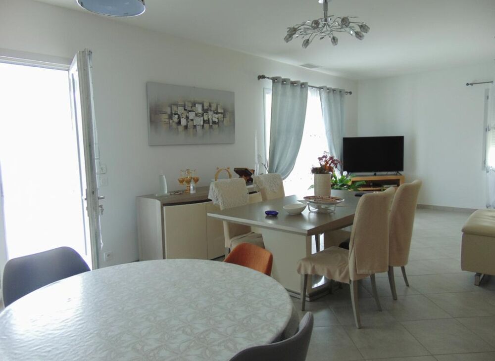 Au 31290 Belle villa sur grand terrain avec piscine