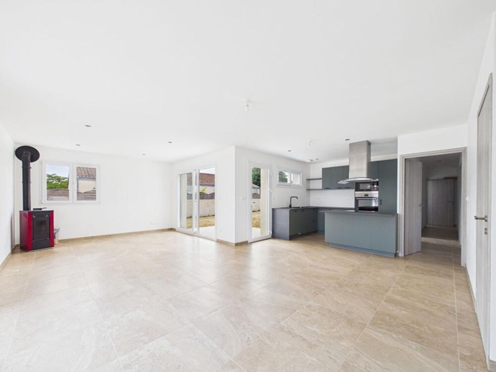Maison neuve plain pied de 113 m2 à St Sauvant , 3 chambres , terrain de 741 m2 , garage