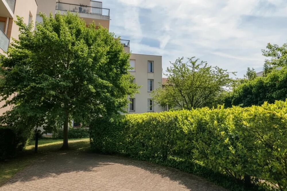 Lyon 8 - T3 , Balcon et Garage en Sus
