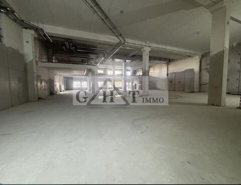   Entrepôt Bureaux A louer  250 m² à 32773 m² 