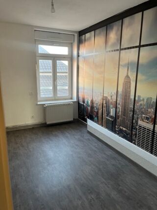 Appartement à louer 5 pièces 121 m²