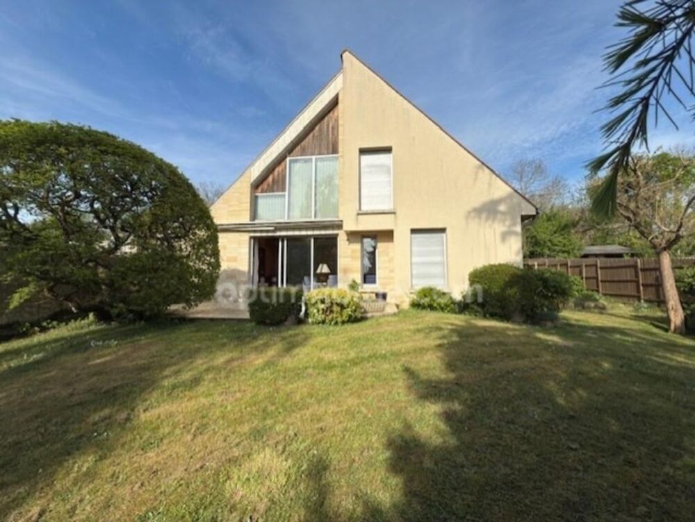 Vallée de Chevreuse. Maison Architecte de 160 /200 m² avec gros potentiel, un garage et un terrain de 596 m² à SAINT CYR SOUS DO