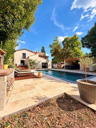Vente Maison Villecroze – Maison rénovée de 138 m² avec 4 suites parentales, piscine balinaise et pool house Villecroze