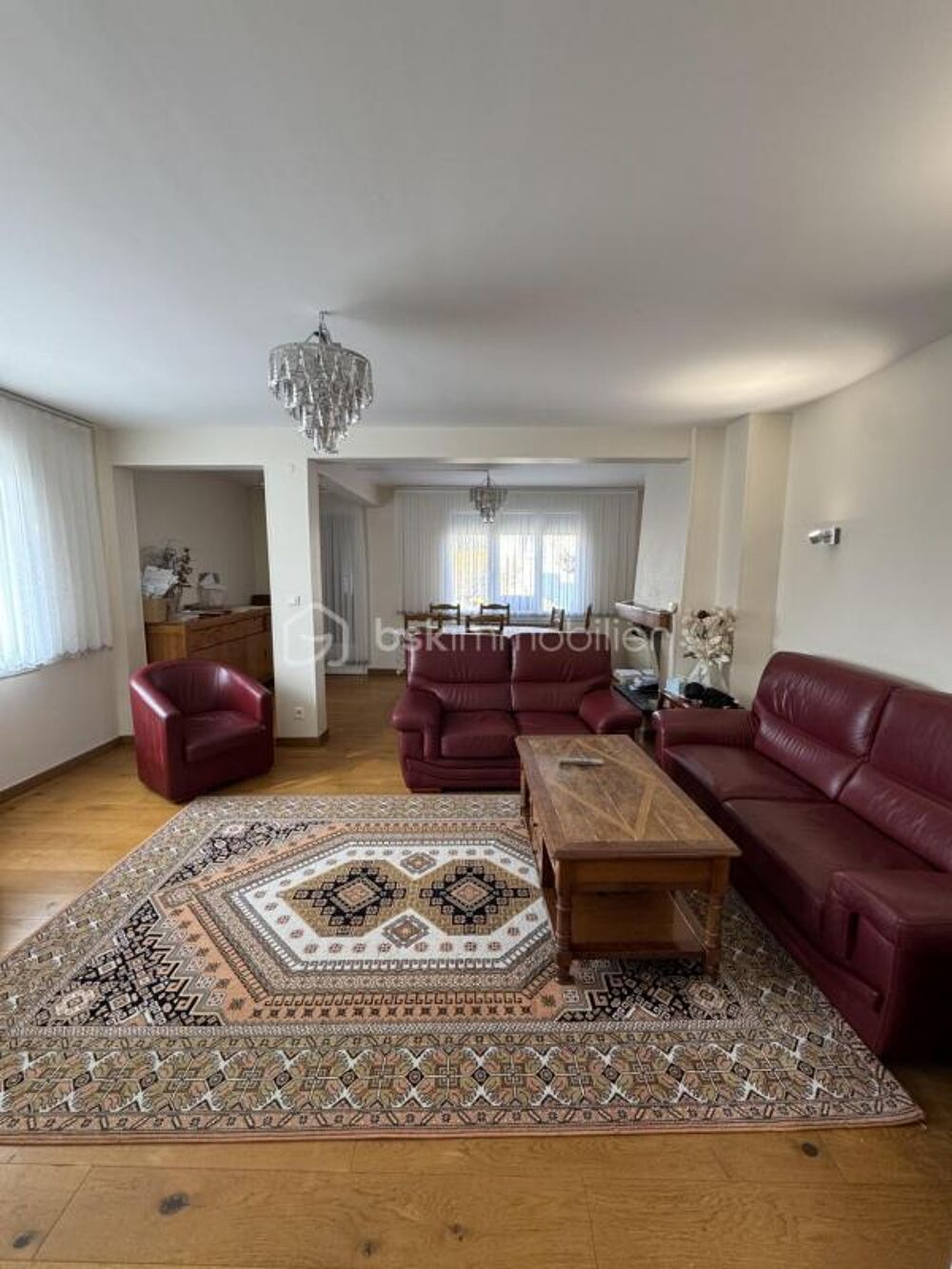 À vendre  Spacieuse maison familiale de 182 m² avec jardin et appartement indépendant