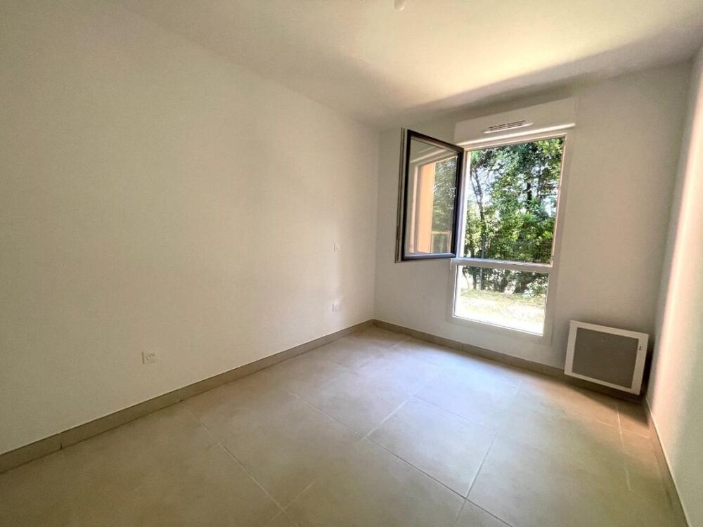 Location Appartement Appartement T3 avec terrasse et parking à Uzès Uzes