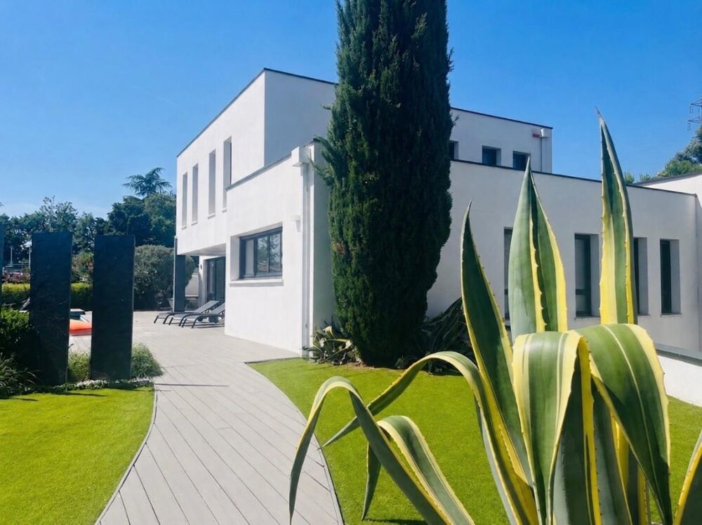 Villa contemporaine à Balma 210 m2, avec piscine et jacuzzi